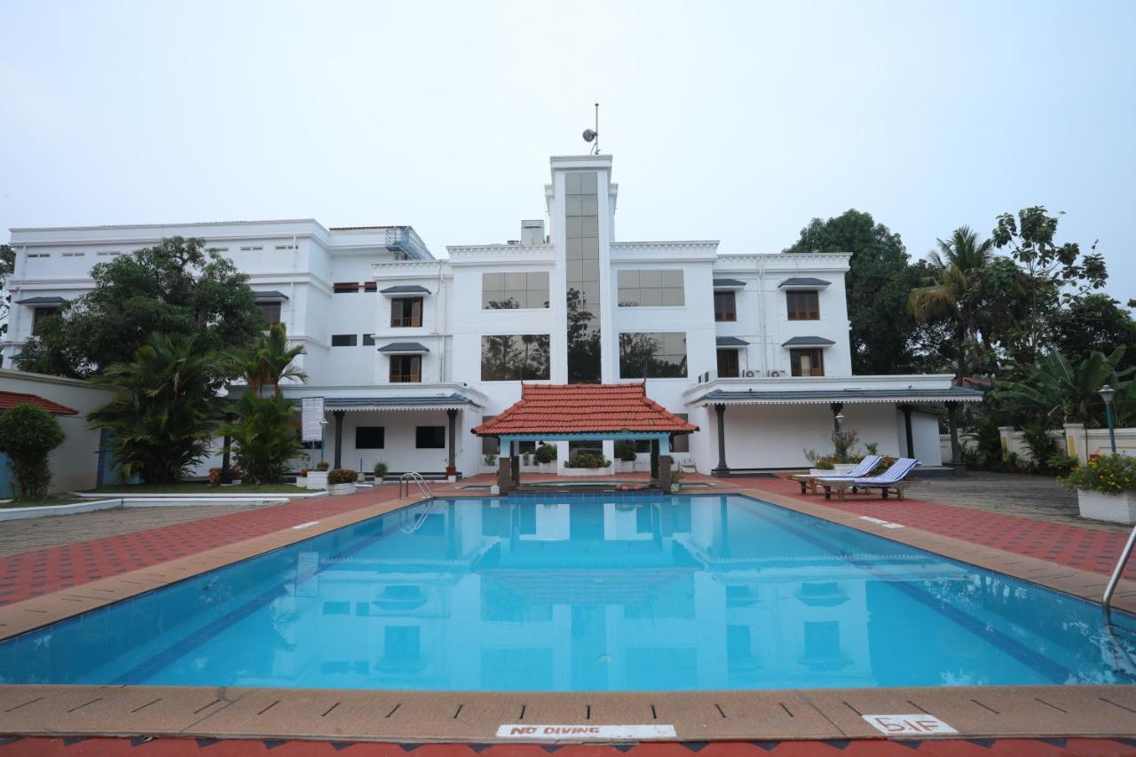 Hotel Quality Airport 3*